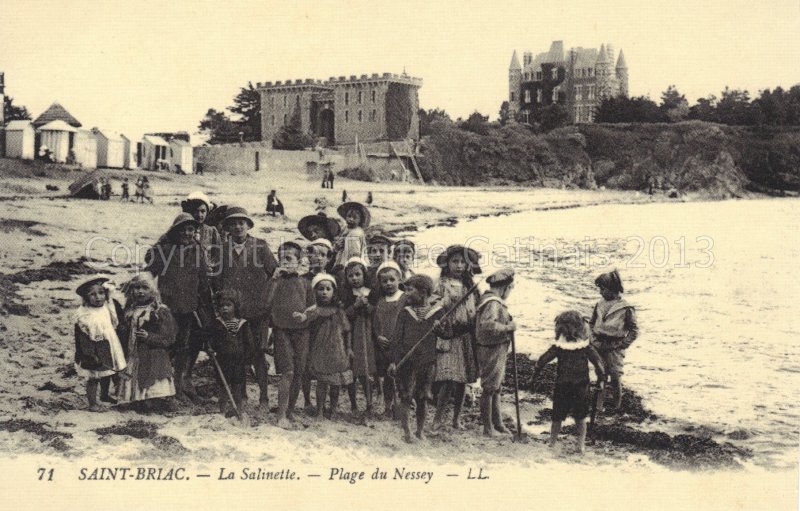 Saint Briac sur mer: La plage de la Grande Salinette et le chateau du Nessay